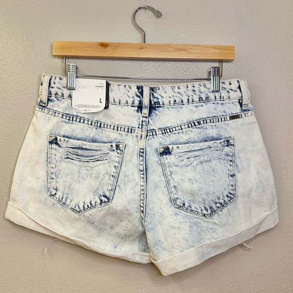 NWT KanCan Kaya High Rise Light Acid Wash Distressed Denim Shorts - Picture 12 of 14